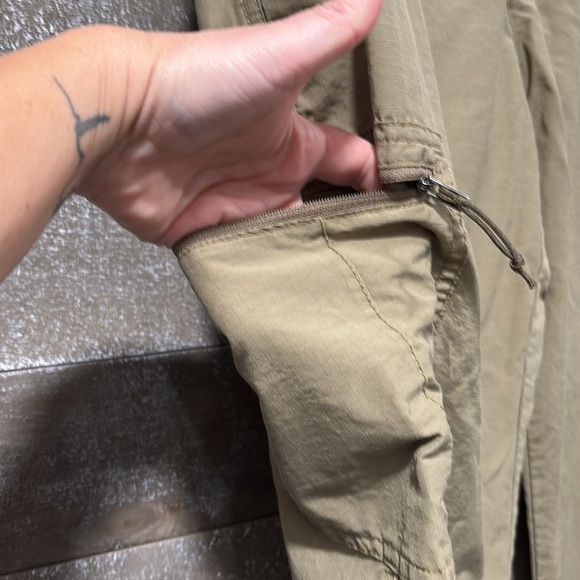 Columbia khaki cargo pants 36x30 - Picture 3 of 9